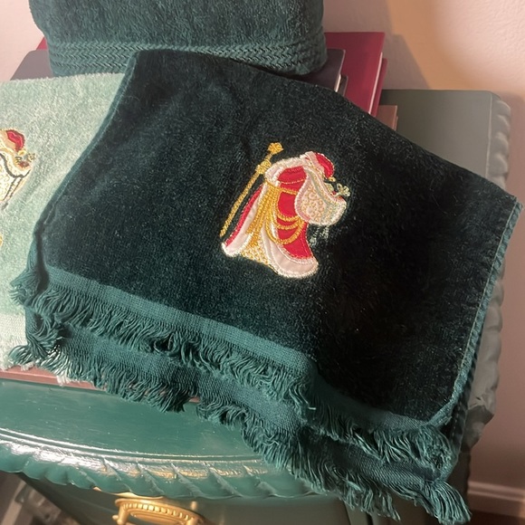Vintage 1990s Christmas Velvet Green Embroidered Santa Claus Towels Set of 3 - Picture 3 of 14